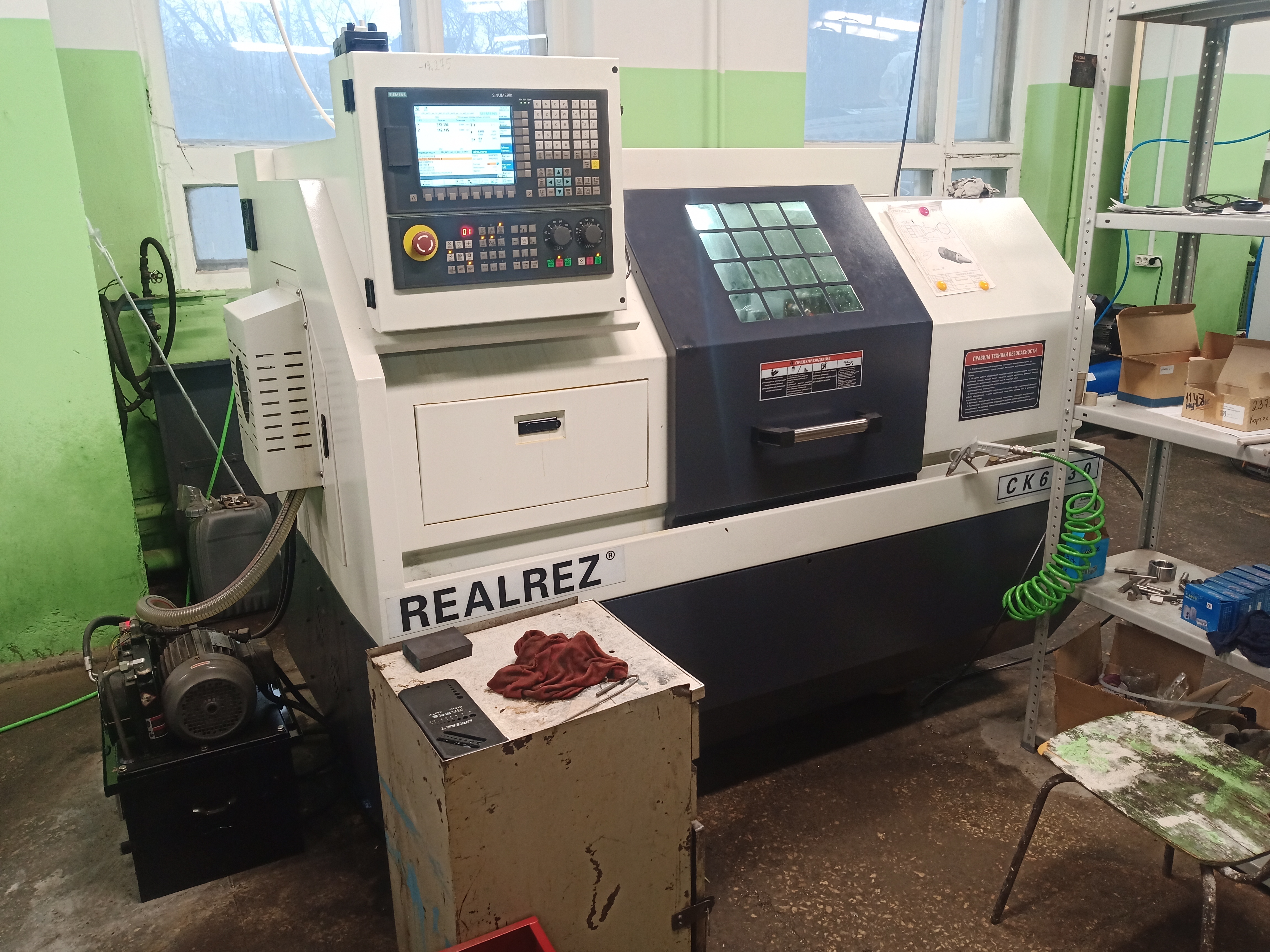 Токарный станок с ЧПУ Realrez CK 6130.