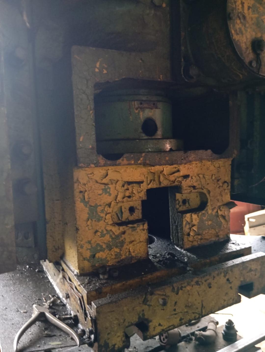 КВ2132 однокривошипный 160 тонн.